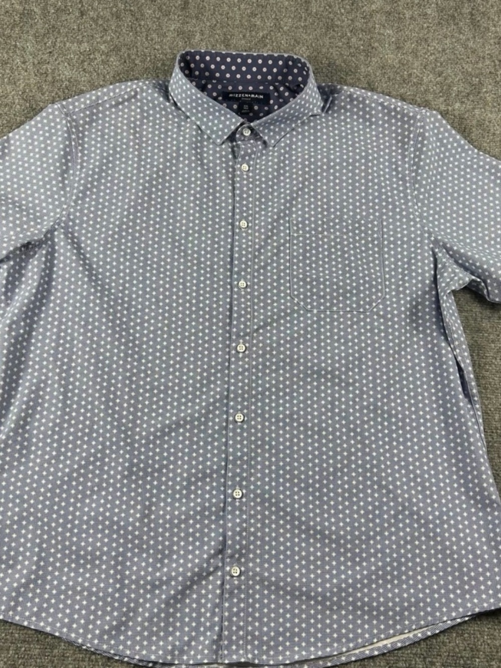 Mizzen+Main Blue Short Sleeve Button-Down Shirt with White Micro-Dot Pattern